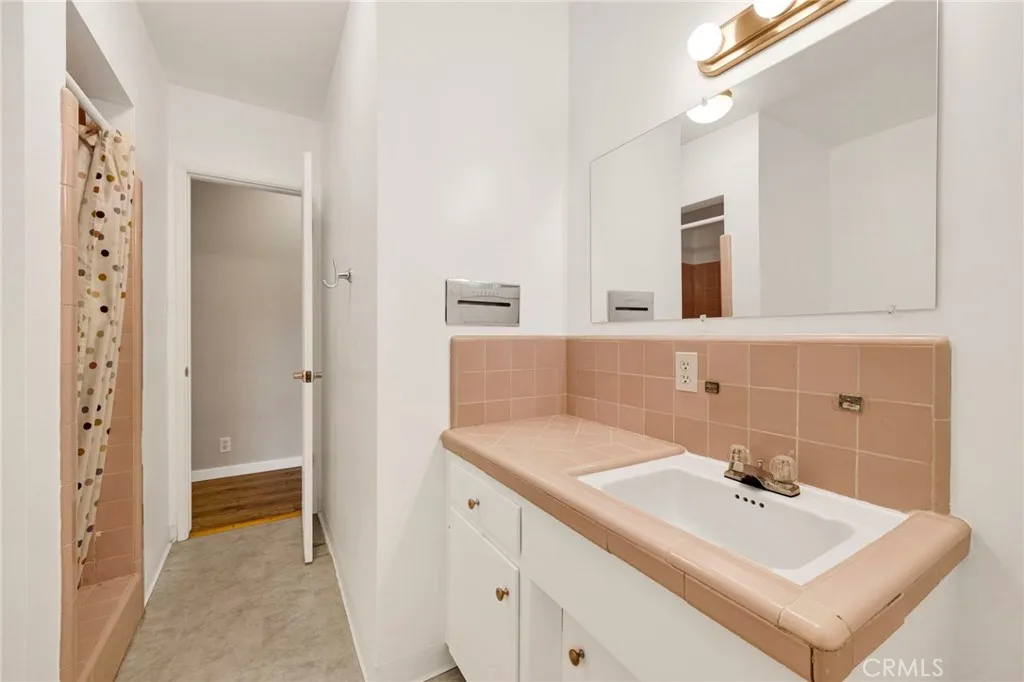 14421 Cohasset Street, Van Nuys, California 91405 home-pic-23